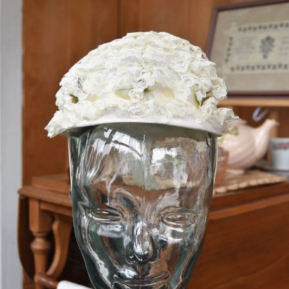 Vintage 1950s Ivory Lace Juliet Cap Bridal Hat Wedding Headpiece Small